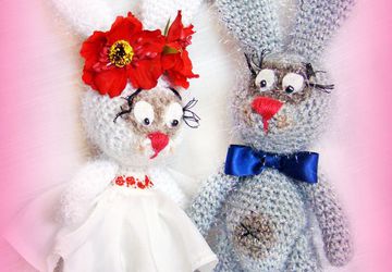 Сладкая парочка. Чудесные вязаные зайчики.