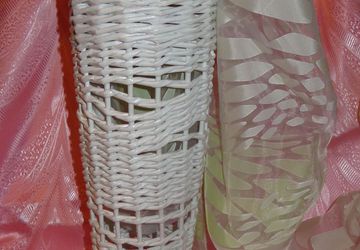 ваза "Белоснежка" Ажурное плетение,можно внутрь вставить ткань в цвет вашей мебели или штор,для большей гармонии с вашим домом.