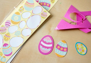 Игрушка для детей «Пасхальное яйцо» из прищепки.