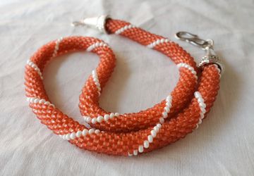 Колье "Клубника со сливками"