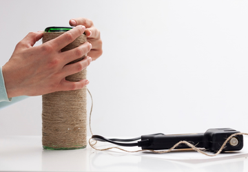 Стильная ваза из стеклянной бутылки своими руками.