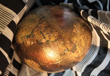 Страусиное яйцо вополненое в технике дэкупаж