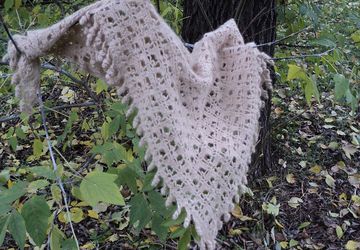 Мини-шаль (бактус) из собачьего пуха