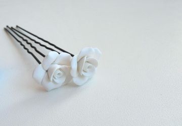 Шпилька с розой из полимерной глины.