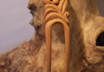 Заколка деревянная резная