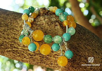 Браслет на замке из натуральных камней