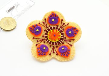 Брошь "Цветочек неземной"