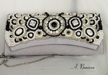 Клатч ручной работы, вышитый бисером.