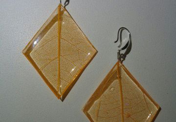 Серьги из скелетированного листа