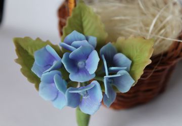 Брош-бутаньерка "Голубая гортензия"