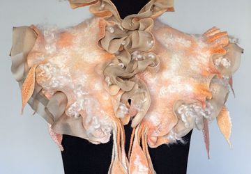 Шарф-горжетка с шелковыми воланами