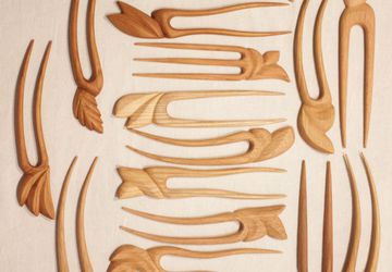 Заколка деревянная резная