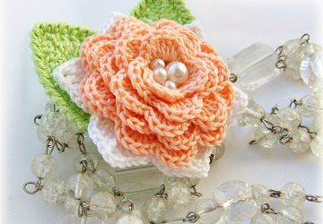 Брошь "Весенняя роза"