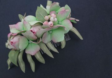 Украшение для волос на гребне из фоамирана и полимерной глины