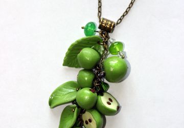 Кулон "Яблочки" из полимерной глины
