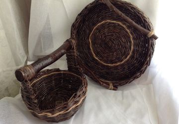 плетеный набор - поднос и корзинка с деревянными ручками