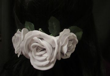 Заколка "Белые розы"