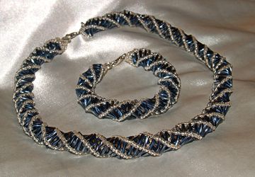 Комплект: ожерелье и браслет из стекляруса и бисера