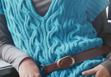 Безрукавка с капюшоном