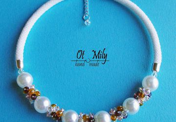 Колье из бисера и бусин Белая орхидея