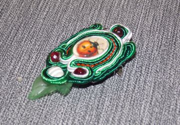 Брошь "Божья коровка"