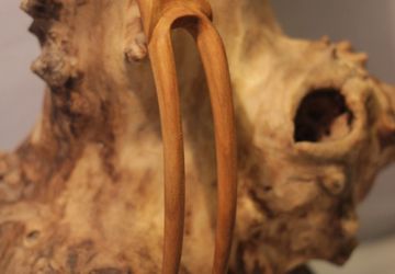 Заколка деревянная резная