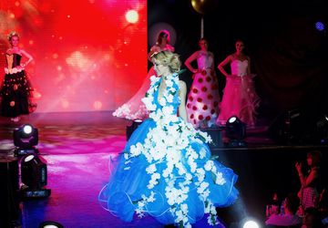 Голубое с орхидеями