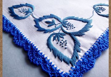 Салфетка с ручной вышивкой  "Изморозь"