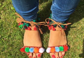 Сделай сам: Босоножки с помпонами.