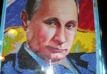 Портрет Путина В.В. бисером