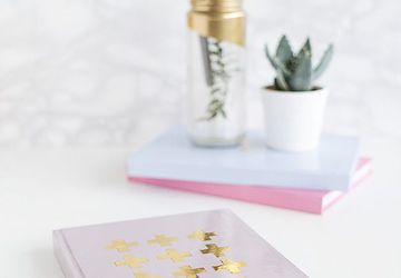 Золотистый декор блокнота