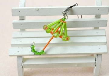 Симпатичный зонтик из бисера.