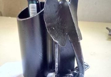 Подставка для ручек и карандашей.