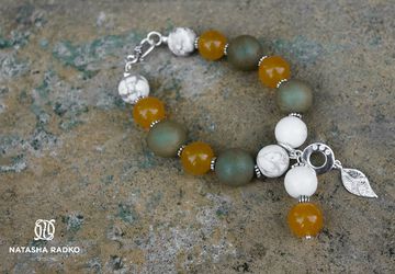 Браслет на замке из натуральных камней