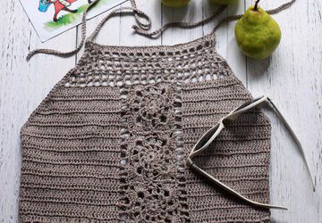 Ажурный бралетт из серой пряжи