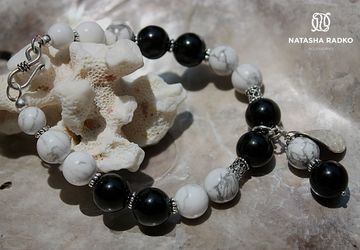 Браслет на замке из натуральных камней