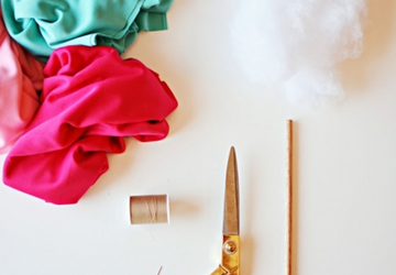 Игрушка из ткани на манер зверюшки из воздушного шара .