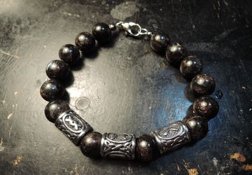 Мужской браслет астрофиллит с рунами