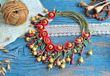 Крупное колье с цветами