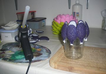 Подсвечник своими руками из пластиковых ложек.