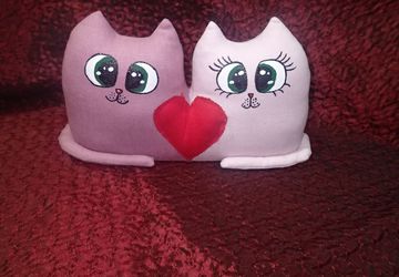 Котики парочка с сердцем.