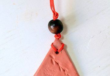 Глиняный освежитель для шкафа.