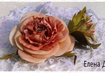 Брошь с цветком