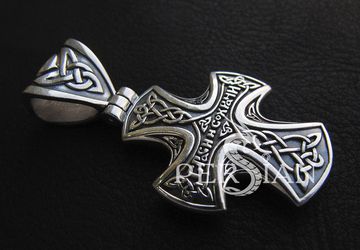 Серебряный кельтский крест с натуральным гранатом
