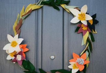 Украшаем дом к весне. Как сделать фетровый венок