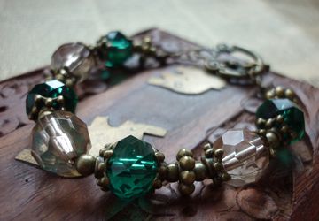 Браслет из бусин