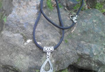 Кулон с кошачьими глазами