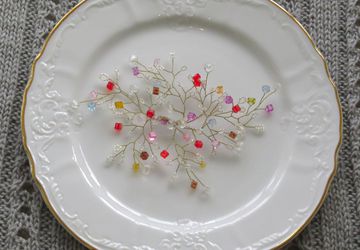 Веточка в прическу