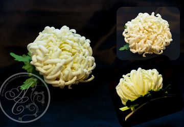 Заколка с цветком хризантемы.