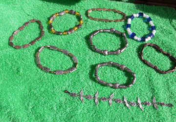 Браслеты (бижутерия)